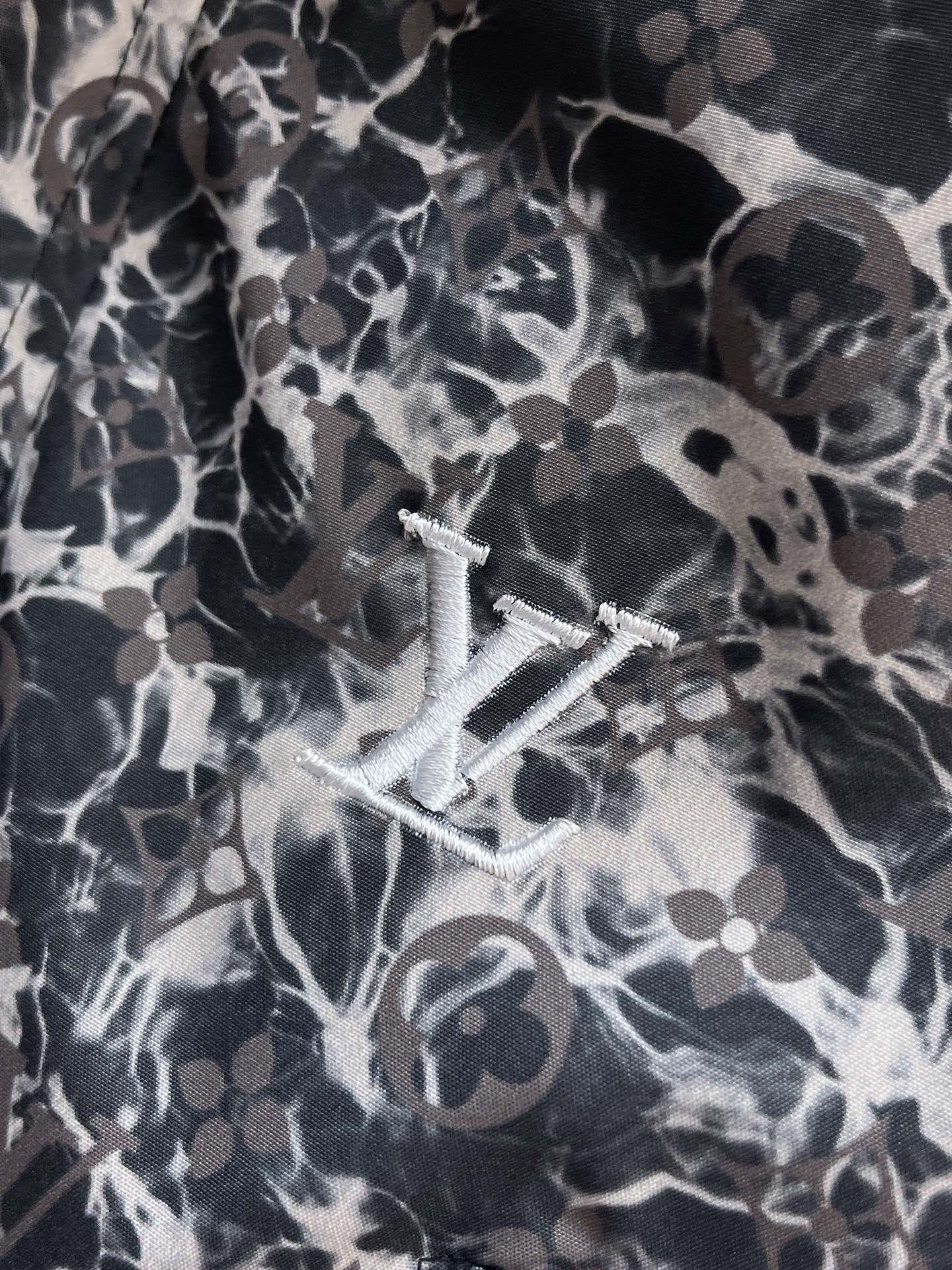 LV BLACK MIX WHITE MONOGRAM JACKET 239557