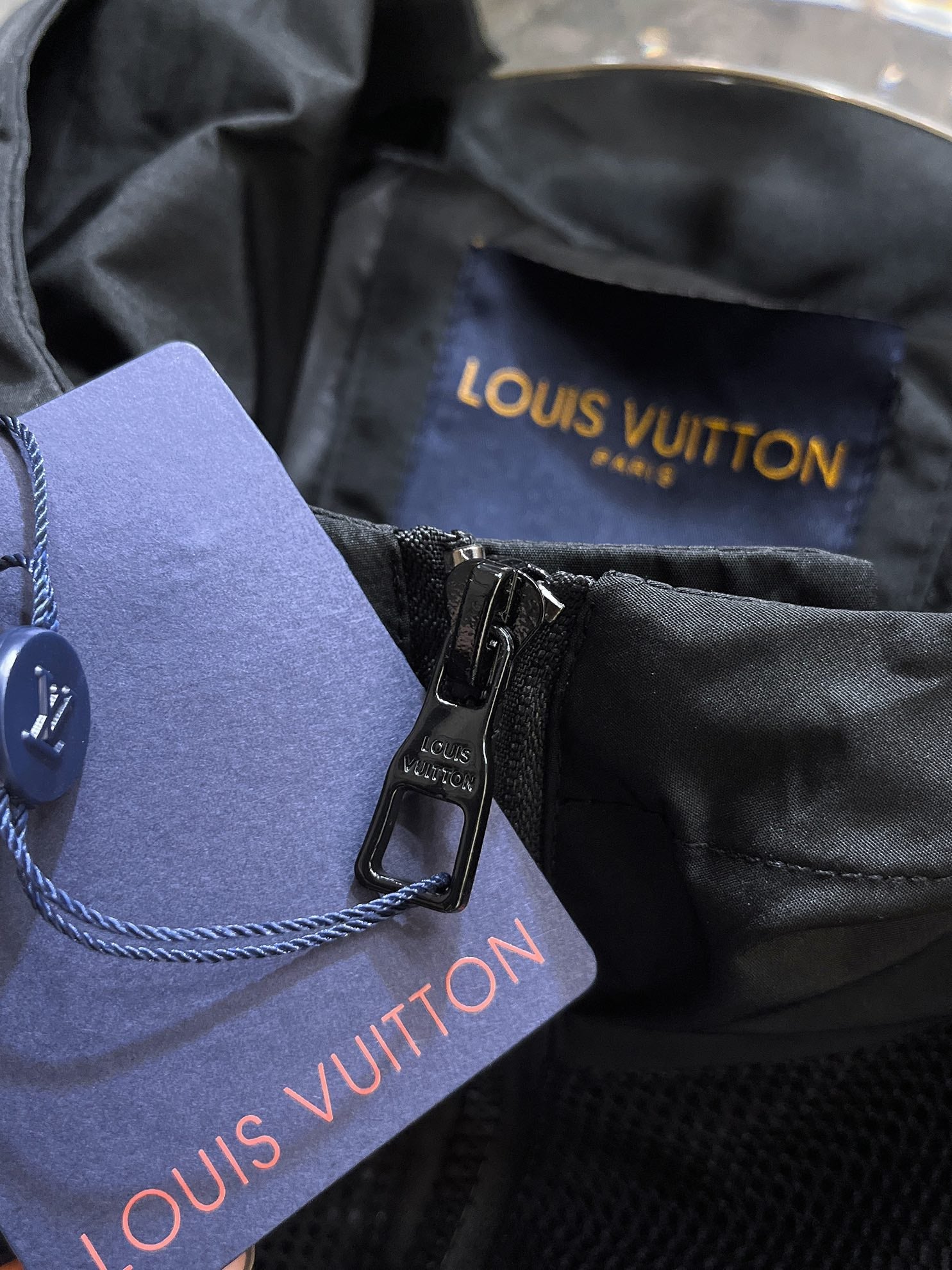 LV BLACK JACKET 239561