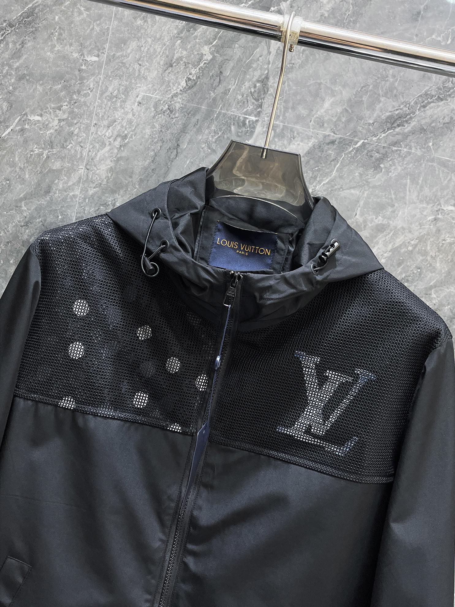 LV BLACK JACKET 239561
