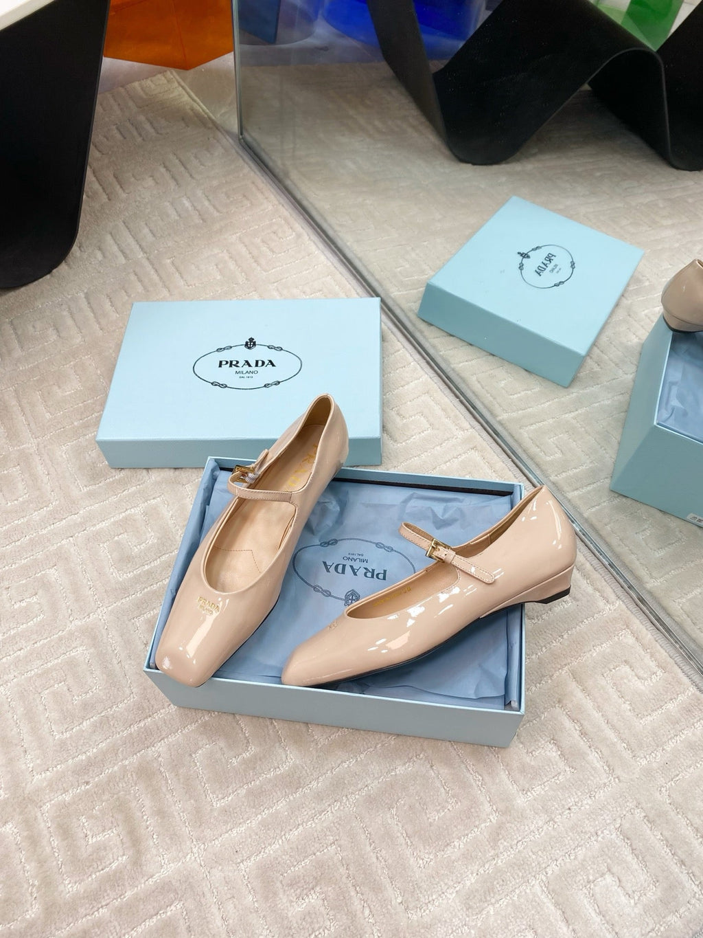 MARY JANE FLATS SQUARE TOE IN BEIGE PATENT SHEEPSKIN