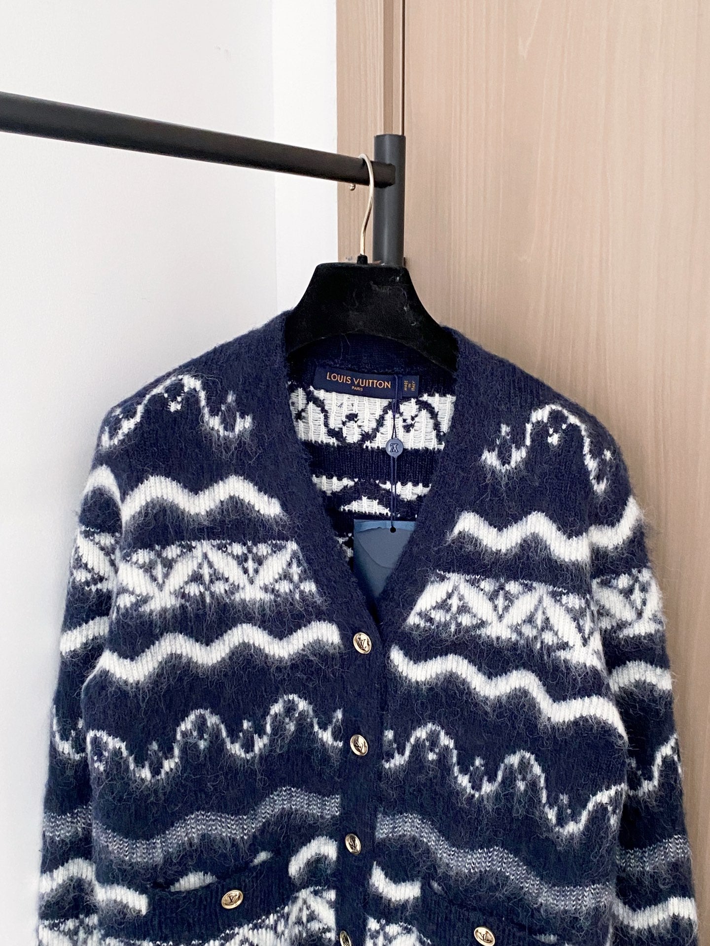 LV 25S V-NECK CARDIGAN 0057