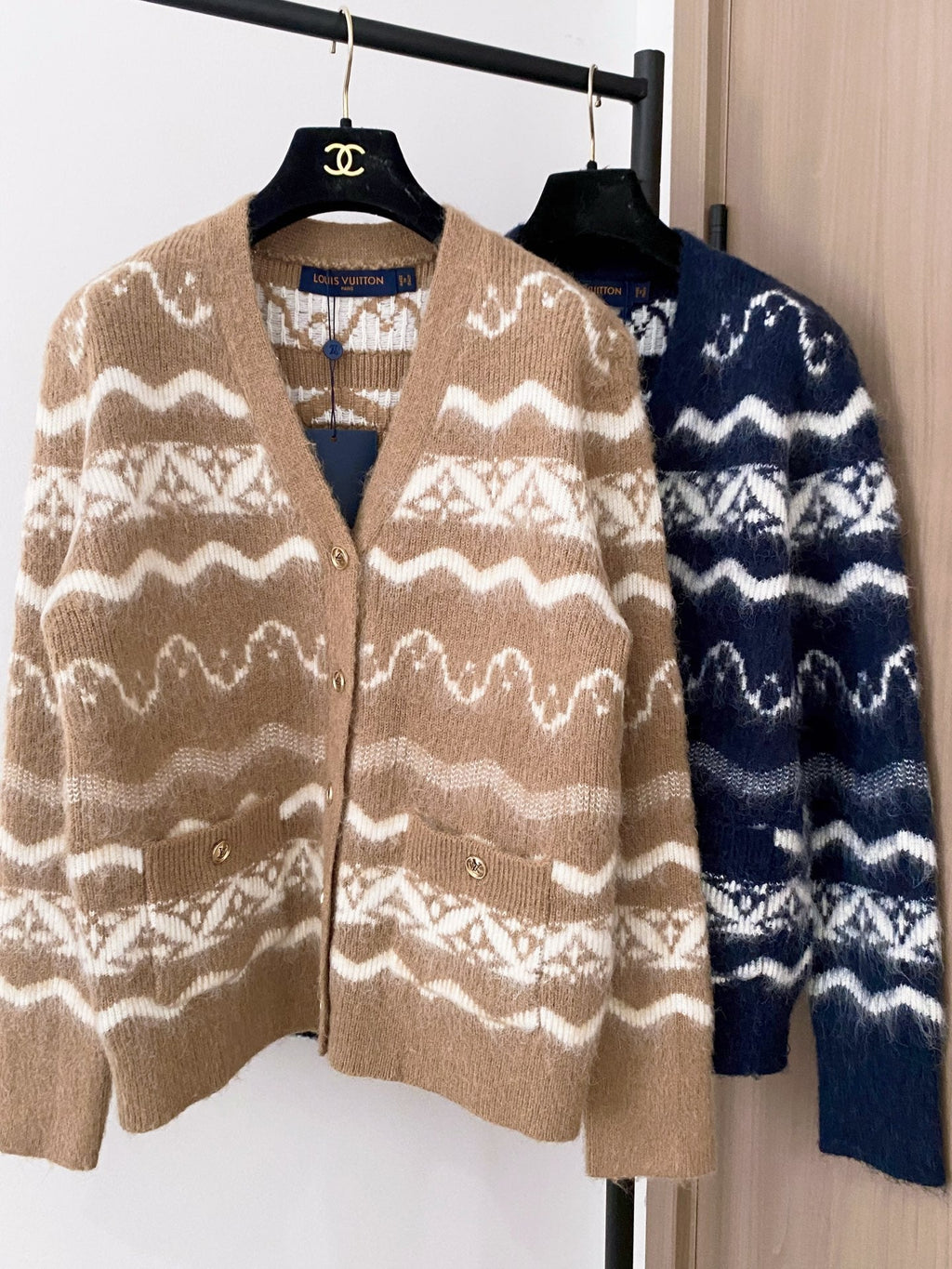 LV 25S V-NECK CARDIGAN 0057