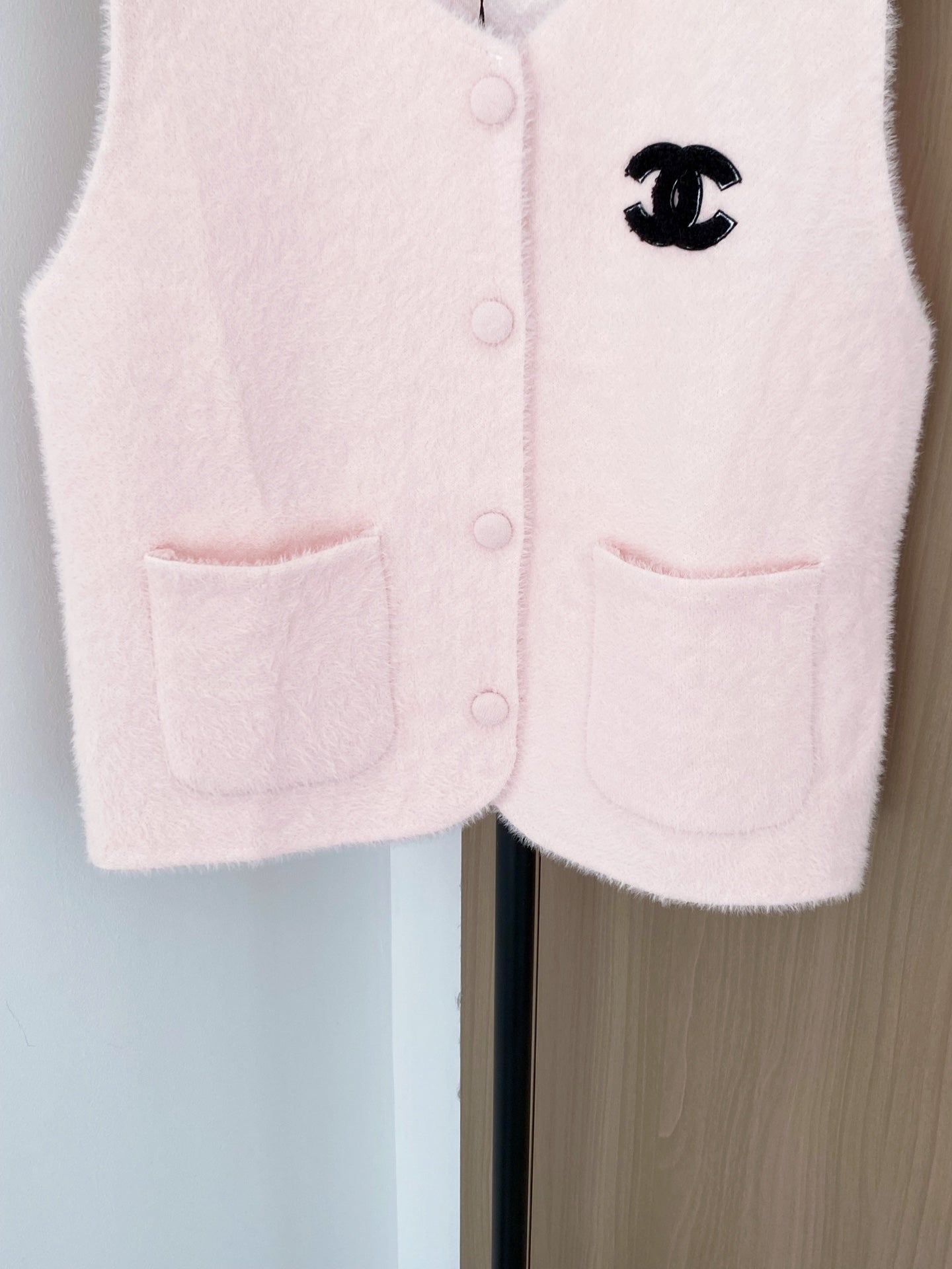 CHANEL 25S SLEEVELESS VEST 368