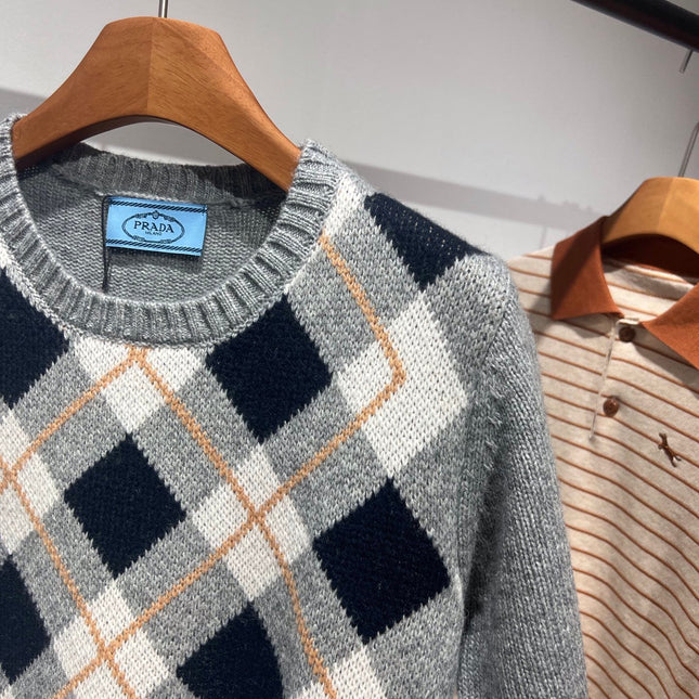 PRADA SHORT-SLEEVE SWEATER STYLE 72