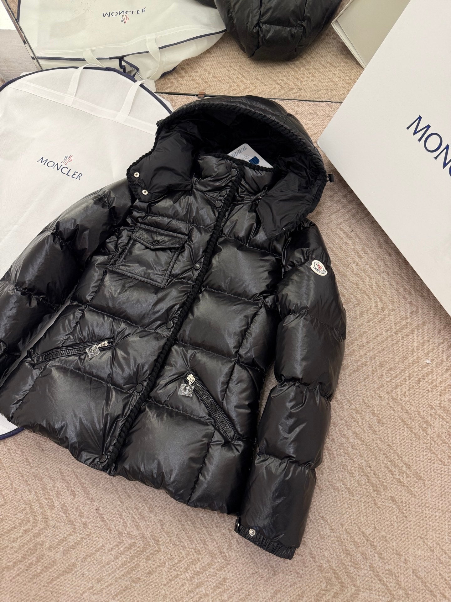 MONCLER 25S LONG-SLEEVE HOODED DOWN JACKET 323