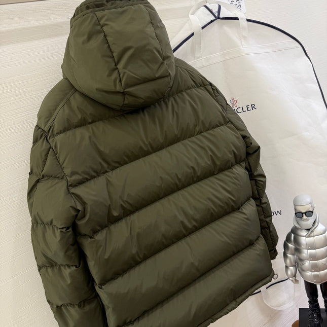 MONCLER 25S SHORT HOODED PUFFER JACKET 325