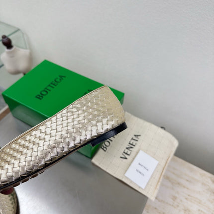BOTTEGA VENETA 26S BALLET FLATS IN LIGHT GOLD WOVEN LAMBSKIN
