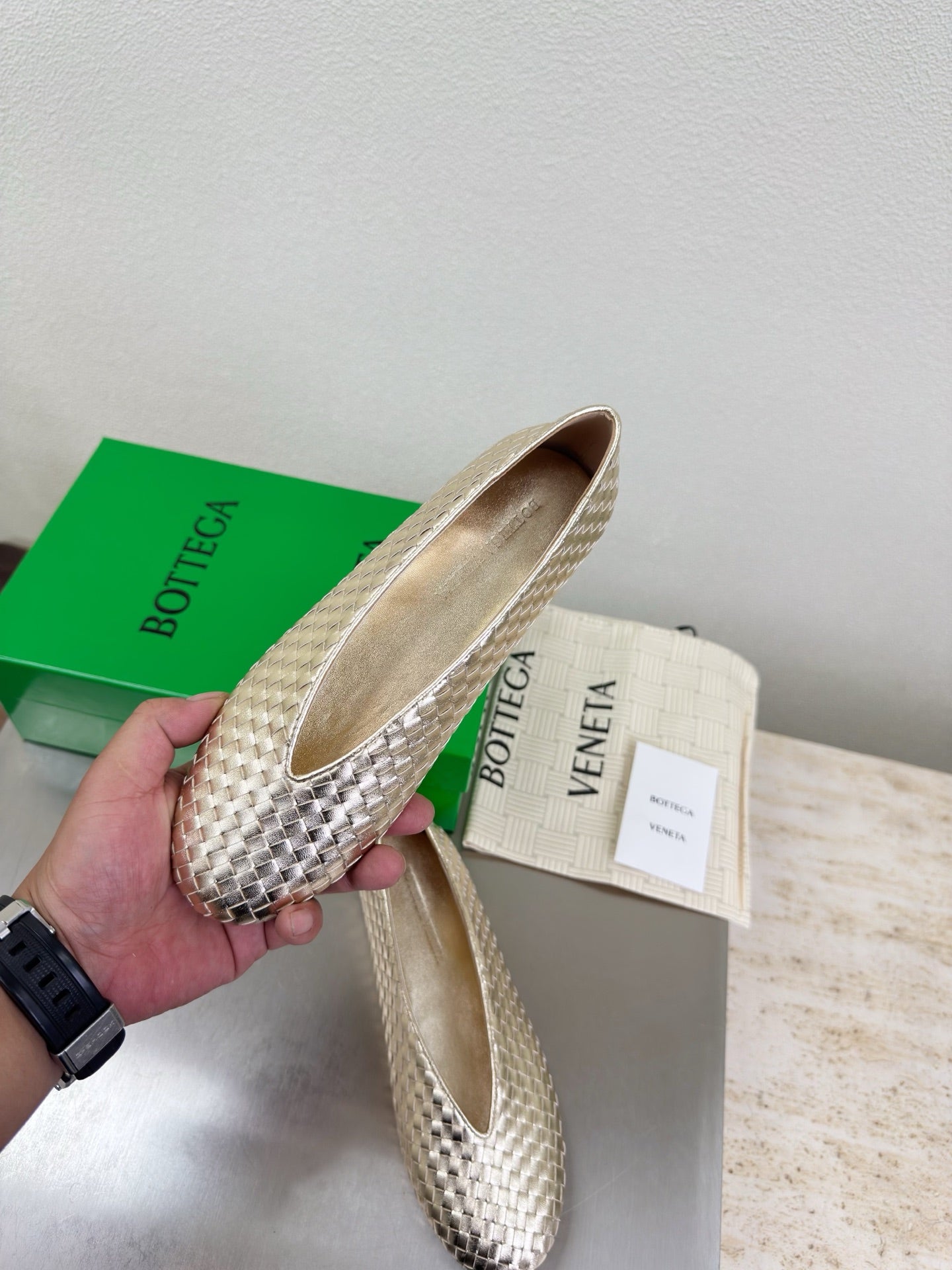 BOTTEGA VENETA 26S BALLET FLATS IN LIGHT GOLD WOVEN LAMBSKIN