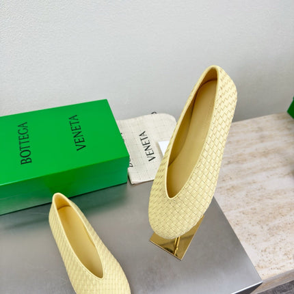 BOTTEGA VENETA 26S BALLET FLATS IN LIGHT YELLOW WOVEN LAMBSKIN