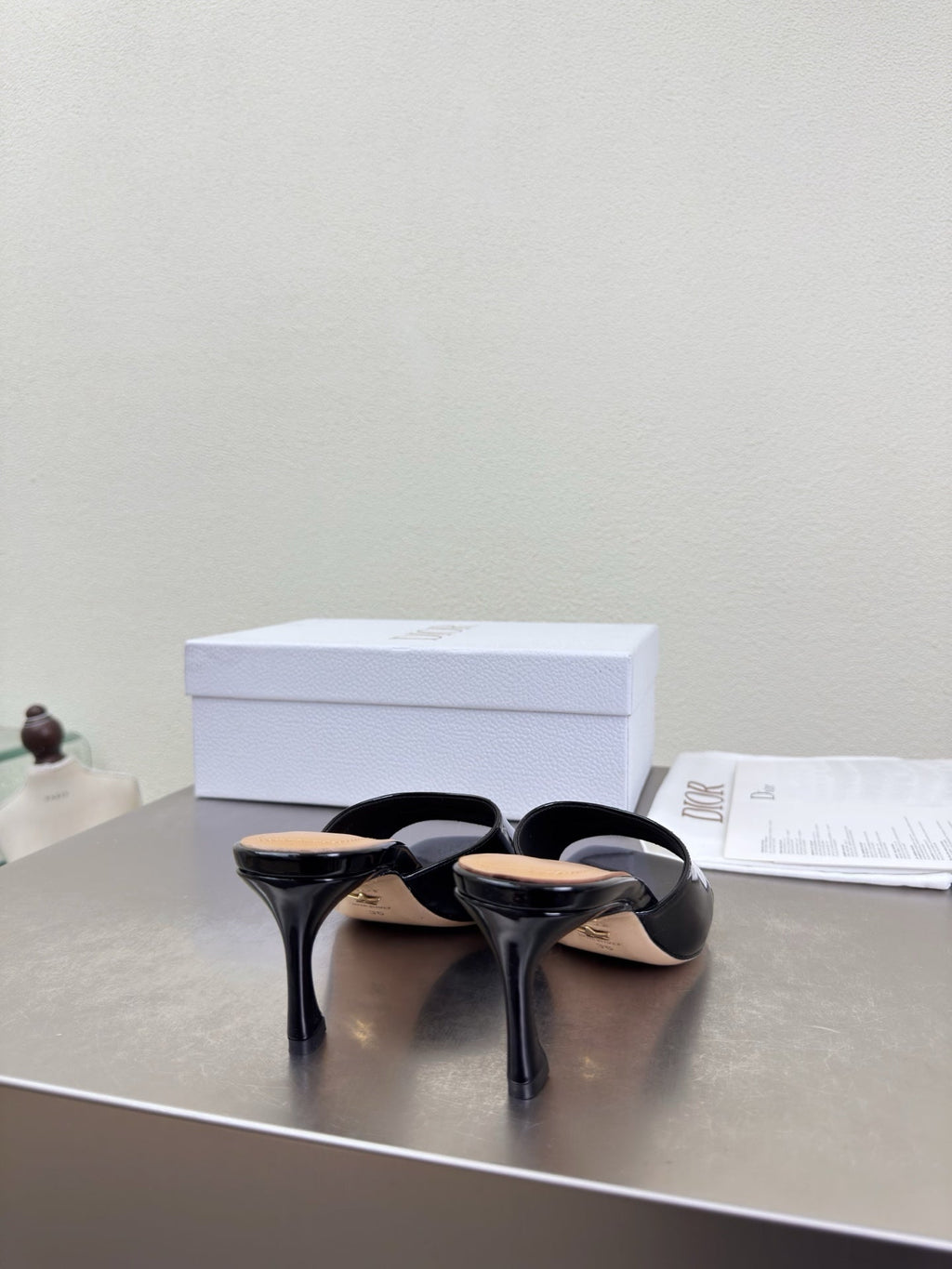 DIOR 26S KITTEN HEEL MULE SANDALS IN BLACK PATENT CALFSKIN WITH LOGO