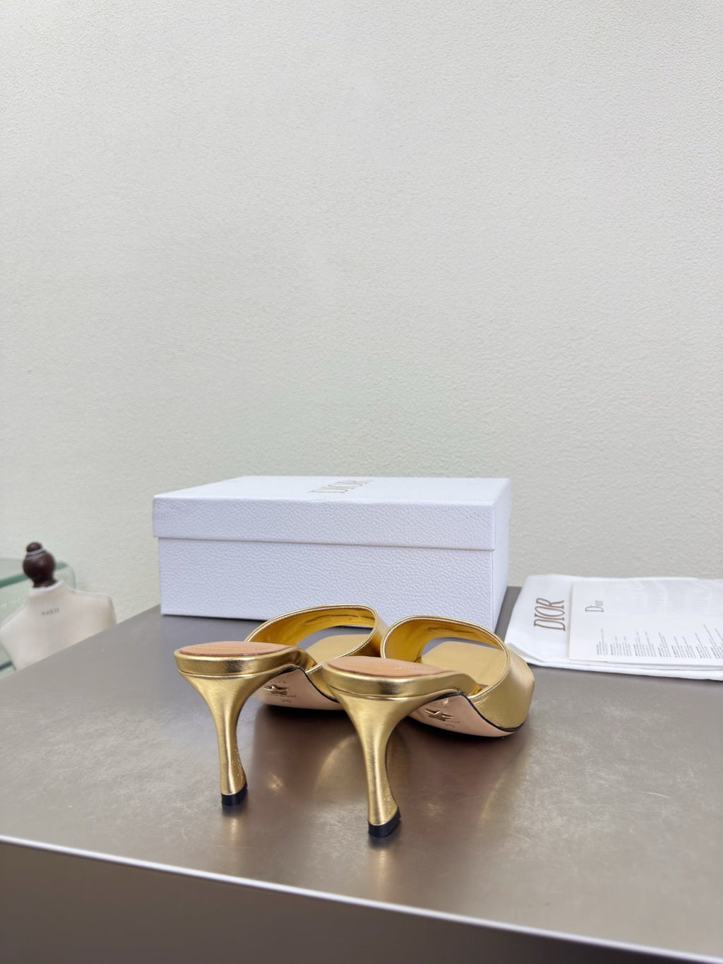 DIOR 26S KITTEN HEEL MULE SANDALS IN GOLD CALFSKIN WITH LOGO