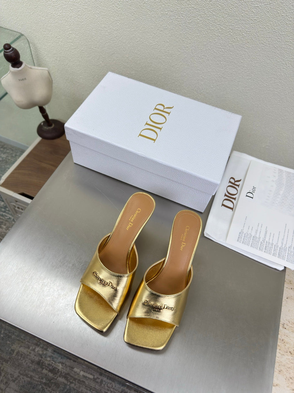 DIOR 26S KITTEN HEEL MULE SANDALS IN GOLD CALFSKIN WITH LOGO