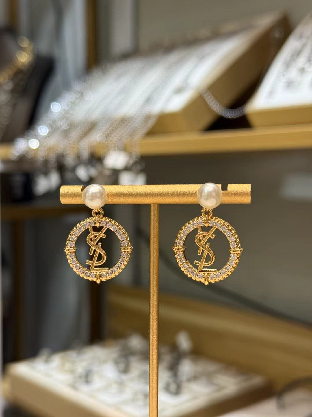 YSL 26S PEARL CIRCLE LOGO DROP EARRINGS IN GOLD TONE METAL WITH CRYSTALS 620547