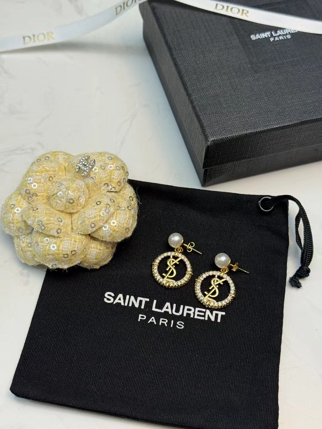 YSL 26S PEARL CIRCLE LOGO DROP EARRINGS IN GOLD TONE METAL WITH CRYSTALS 620547