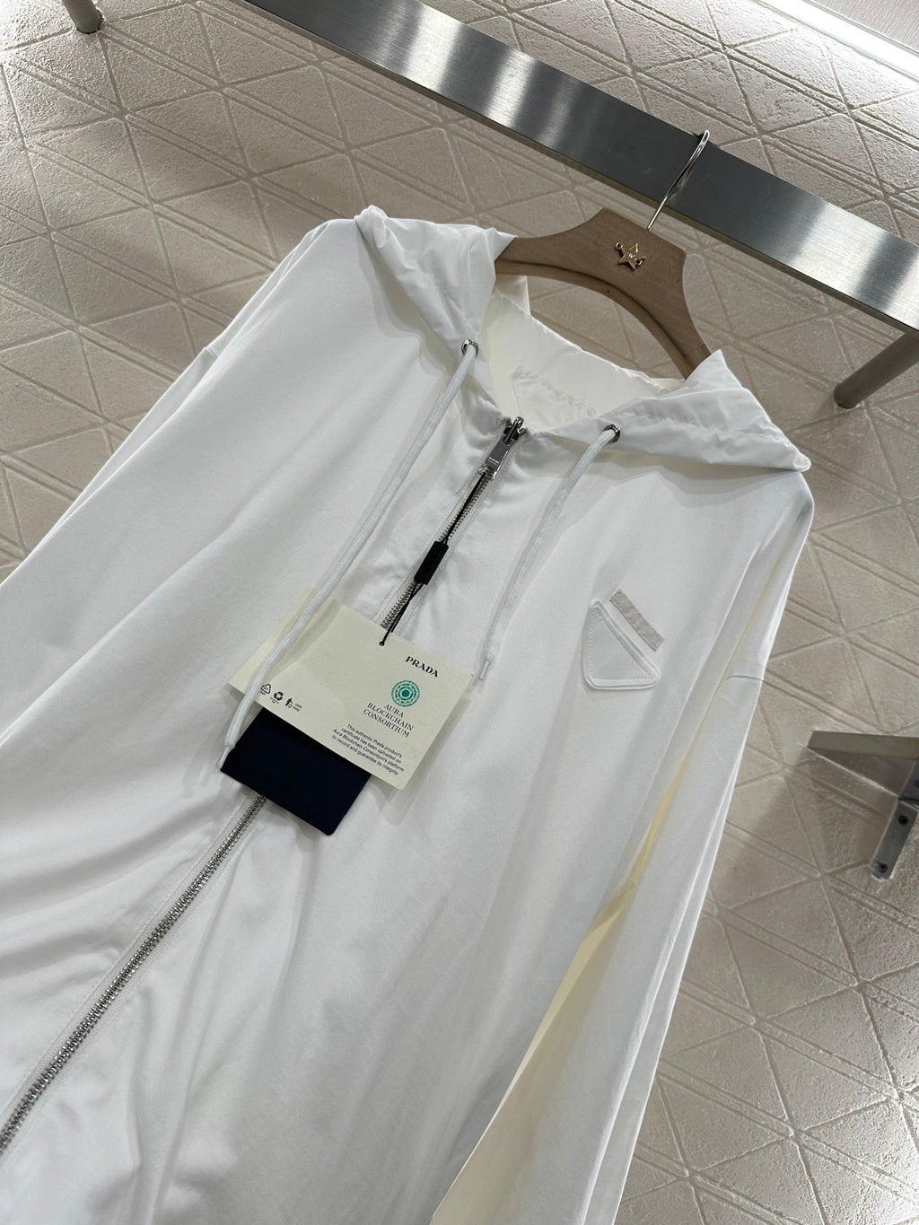 LV HOODED JACKET 272378