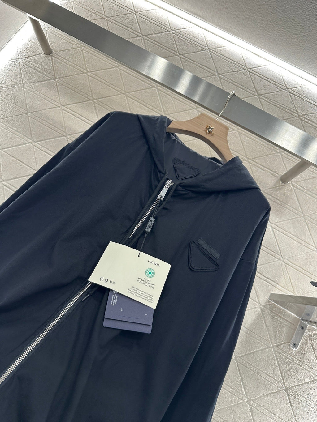 LV HOODED JACKET 272375