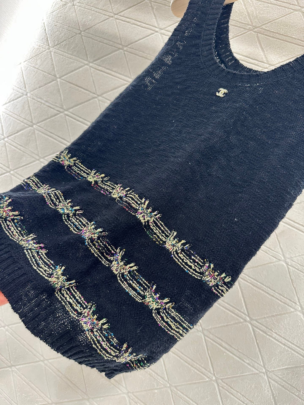 CHANEL SLEEVELESS TOP 272290