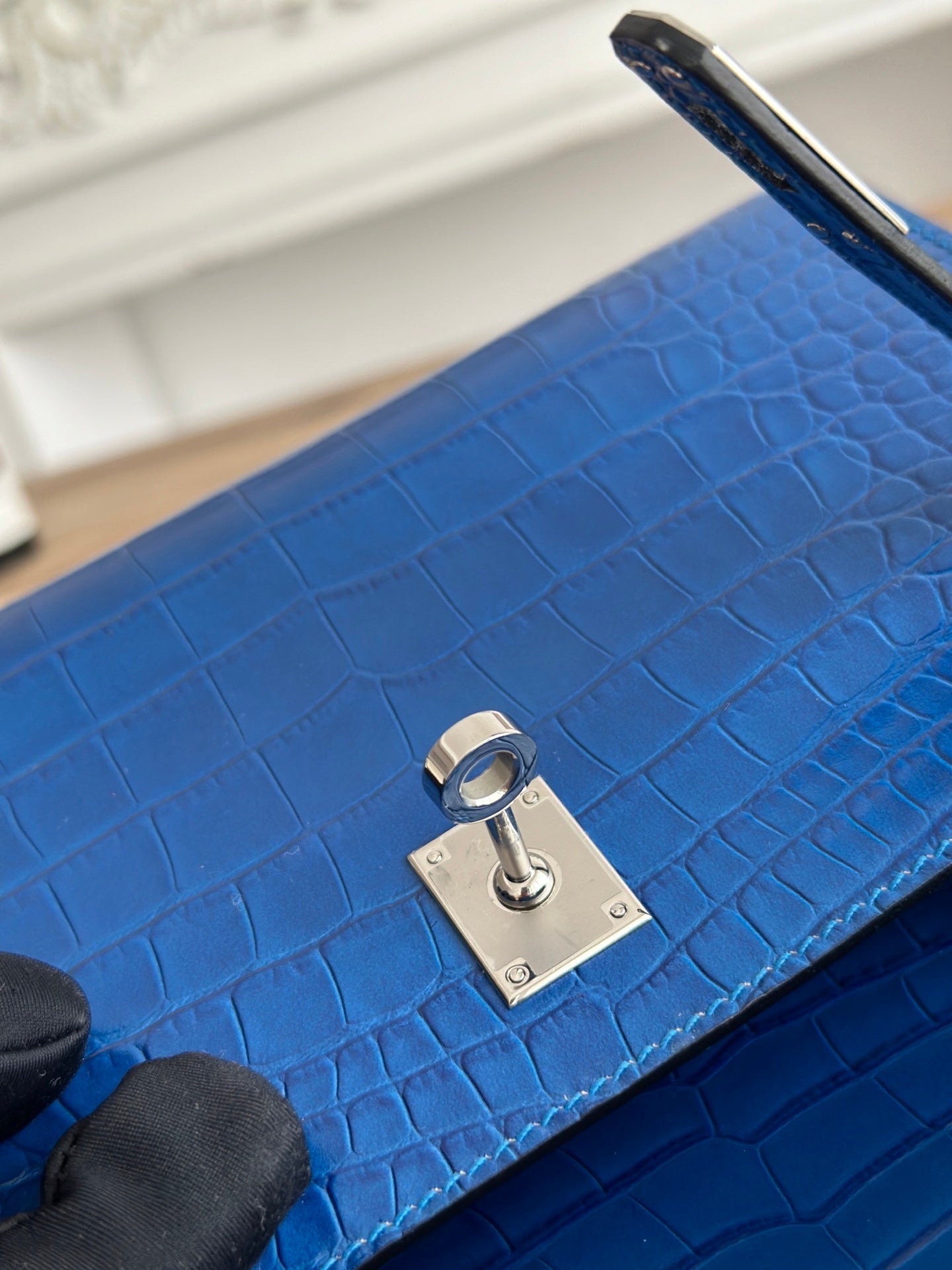 HM 26S KELLY MINI 22MM IN DARK BLUE CROC EMBOSSED CALFSKIN SILVER KELLY BUCKLE