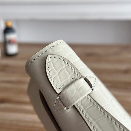 HM 26S KELLY MINI 22MM IN MILKY WHITE CROC EMBOSSED CALFSKIN GOLD KELLY BUCKLE