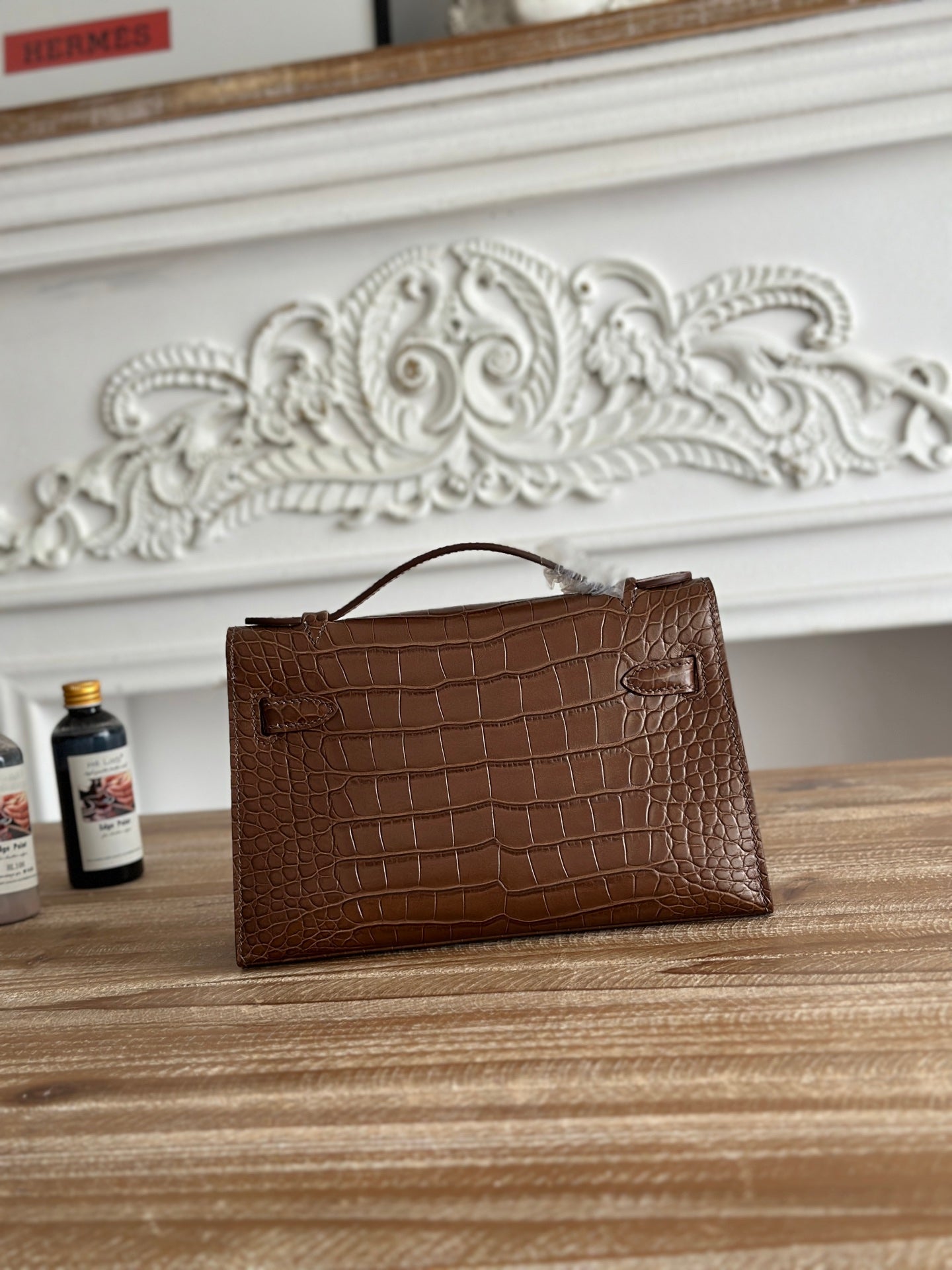 HM 26S KELLY MINI 22CM IN DARK BROWN CROC EMBOSSED CALFSKIN GOLD KELLY BUCKLE
