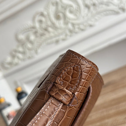HM 26S KELLY MINI 22MM IN DARK BROWN CROC EMBOSSED CALFSKIN GOLD KELLY BUCKLE