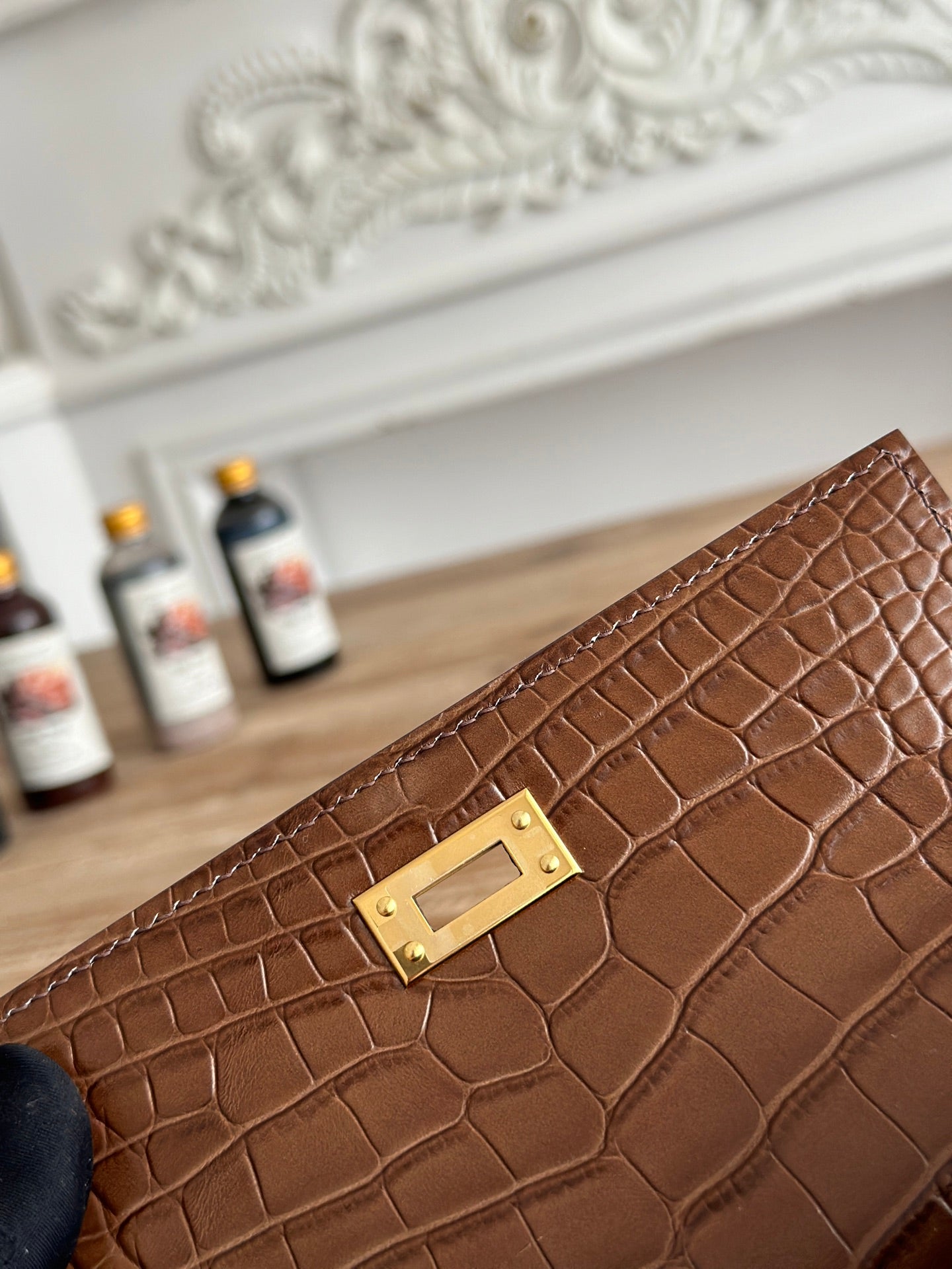 HM 26S KELLY MINI 22CM IN DARK BROWN CROC EMBOSSED CALFSKIN GOLD KELLY BUCKLE