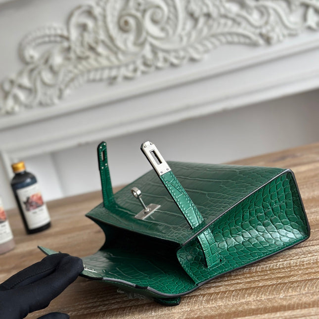HM 26S KELLY MINI 22MM IN DARK GREEN CROC EMBOSSED CALFSKIN SILVER KELLY BUCKLE