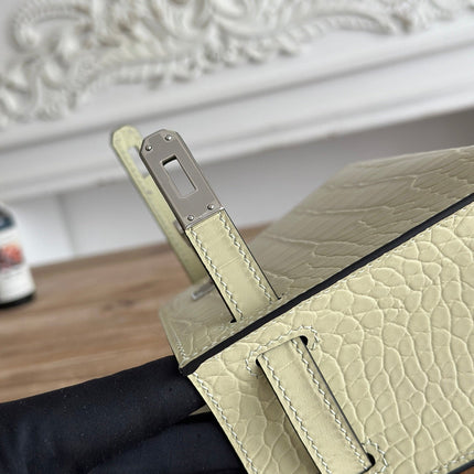 HM 26S KELLY MINI 22MM IN BEIGE CROC EMBOSSED CALFSKIN SILVER KELLY BUCKLE