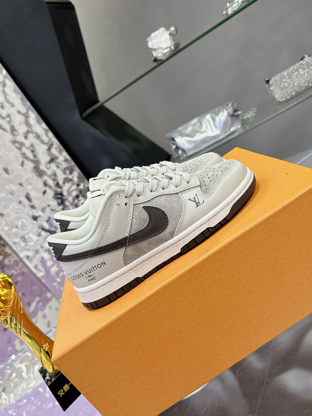 LV 26S DUNK LOW SNEAKERS IN LIGHT GREY BROWN CALFSKIN AND SUEDE