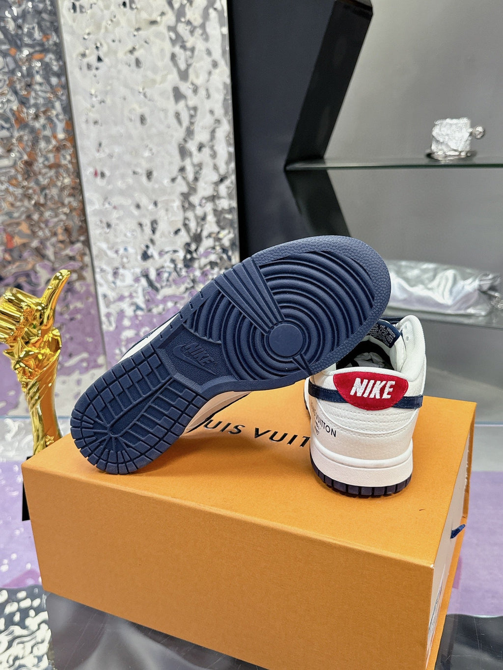 LV 26S DUNK LOW SNEAKERS IN WHITE NAVY CALFSKIN AND SUEDE
