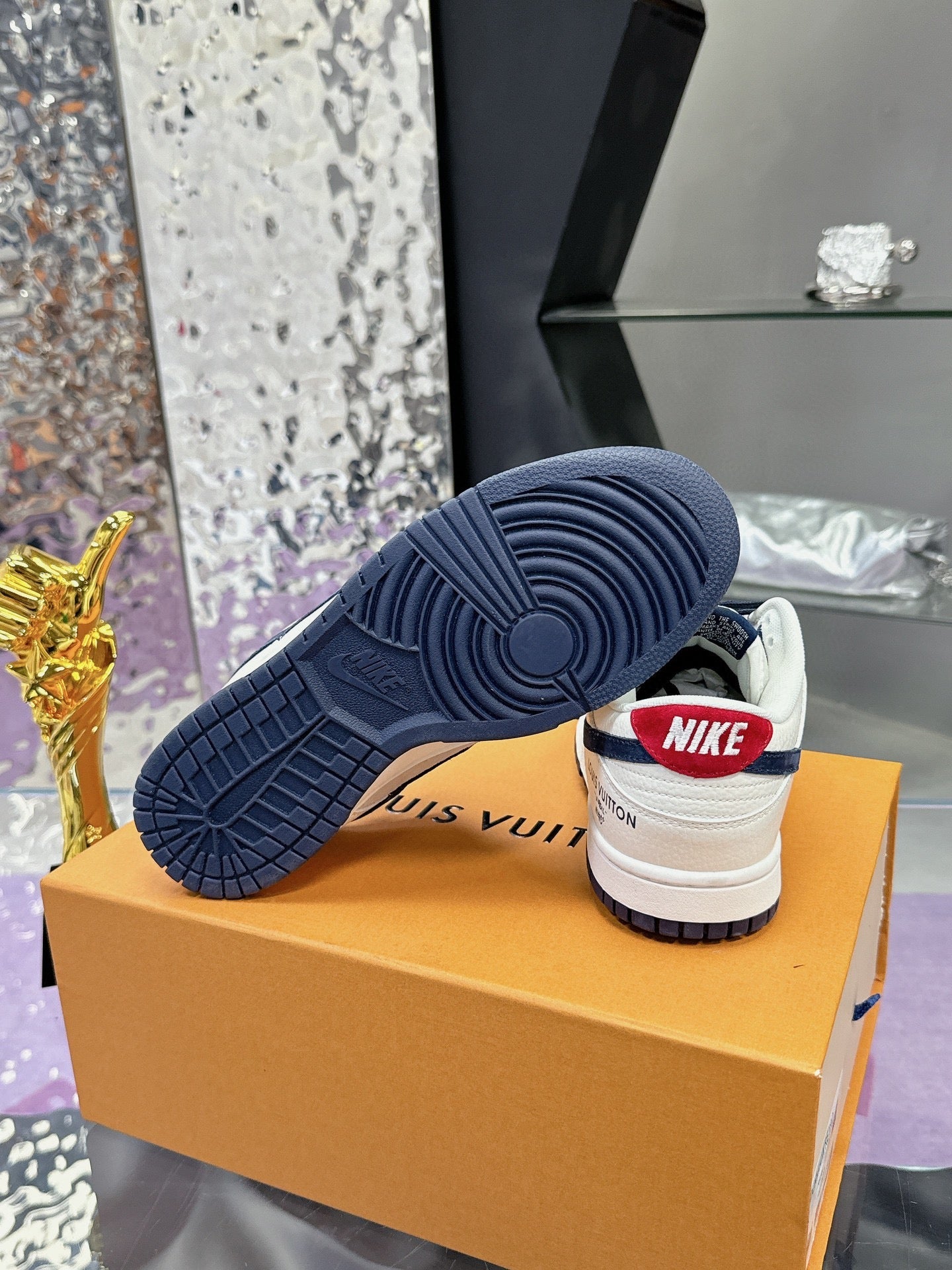 LV 26S DUNK LOW SNEAKERS IN WHITE NAVY CALFSKIN AND SUEDE
