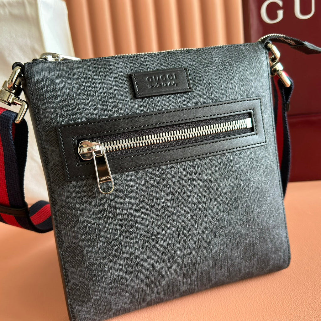GG SUPREME MESSENGER BAG 23 IN BLACK COATED CANVAS