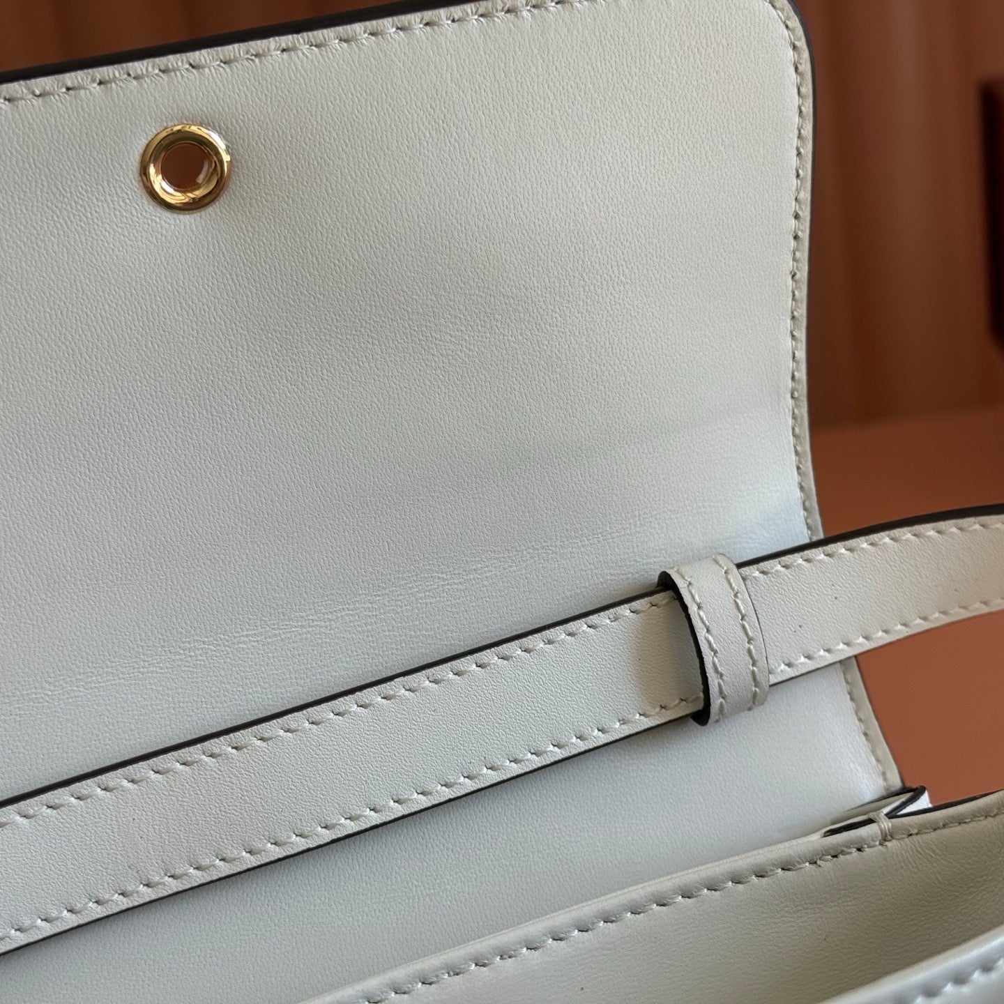 GUCCI 26S SIENA TOP HANDLE BAG 19 IN WHITE CALFSKIN