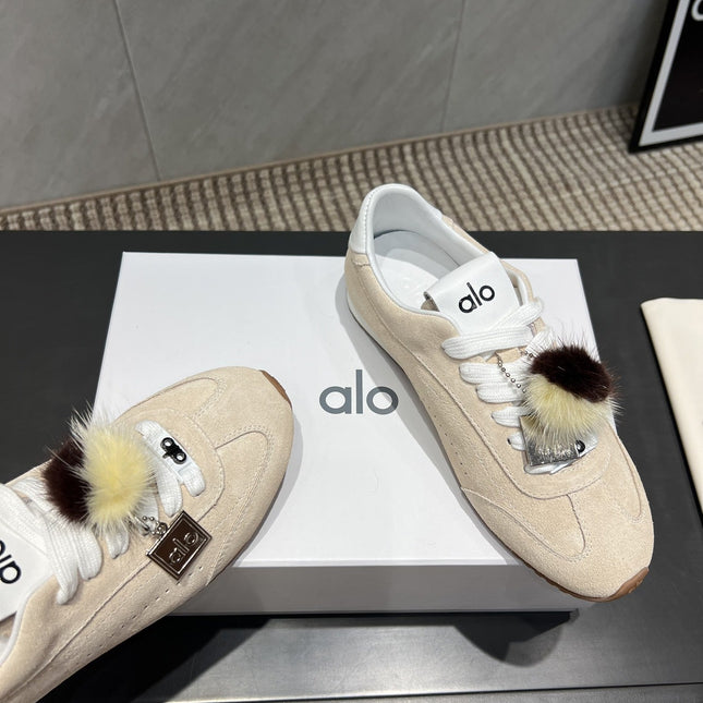 ALO 25S SUNSET SNEAKER IN BEIGE SUEDE WITH PUFF CHARM
