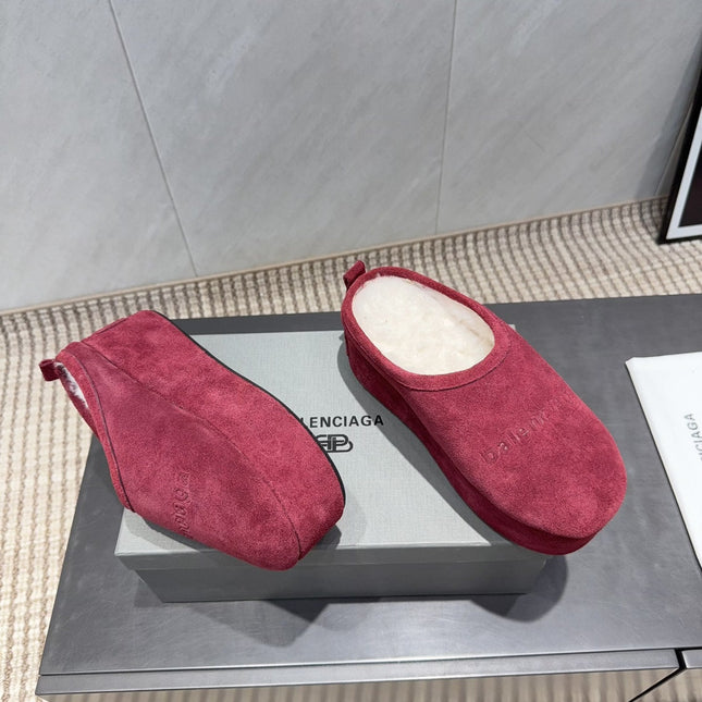 BALENCIAGA 25S AURALEE SLIP-ON 50 MM IN DEEP WINE RED SUEDE STYLE 2