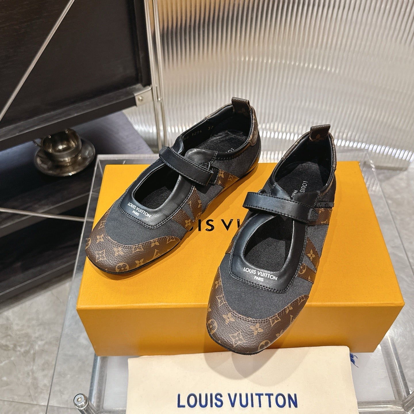 LV 26S SNEAKERINA MARY JANE IN BLACK AND DARK BROWN CALFSKIN