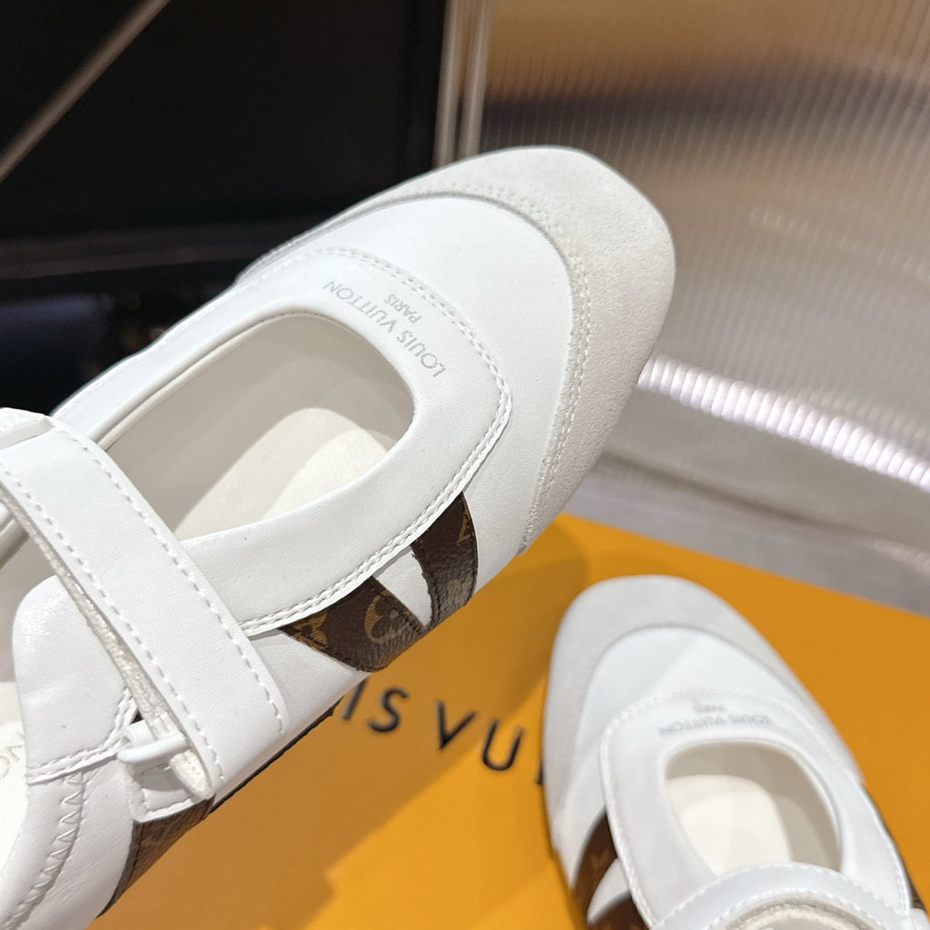 LV 26S SNEAKERINA MARY JANE IN WHITE SUEDE