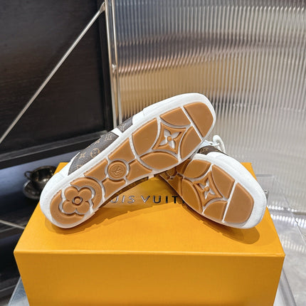 LV 26S SNEAKERINA MARY JANE IN WHITE SUEDE
