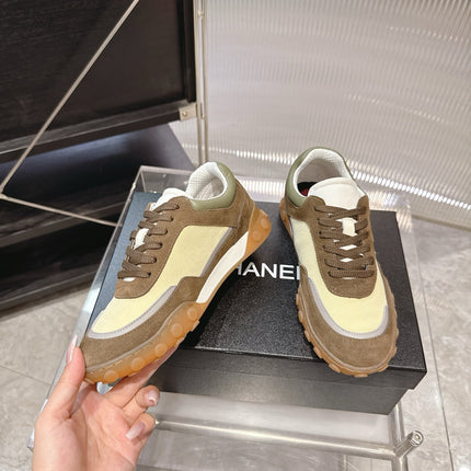 CHANEL 26S LOW TOP SNEAKERS IN BROWN SUEDE AND GREEN FABRIC WITH RUBBER SOLE