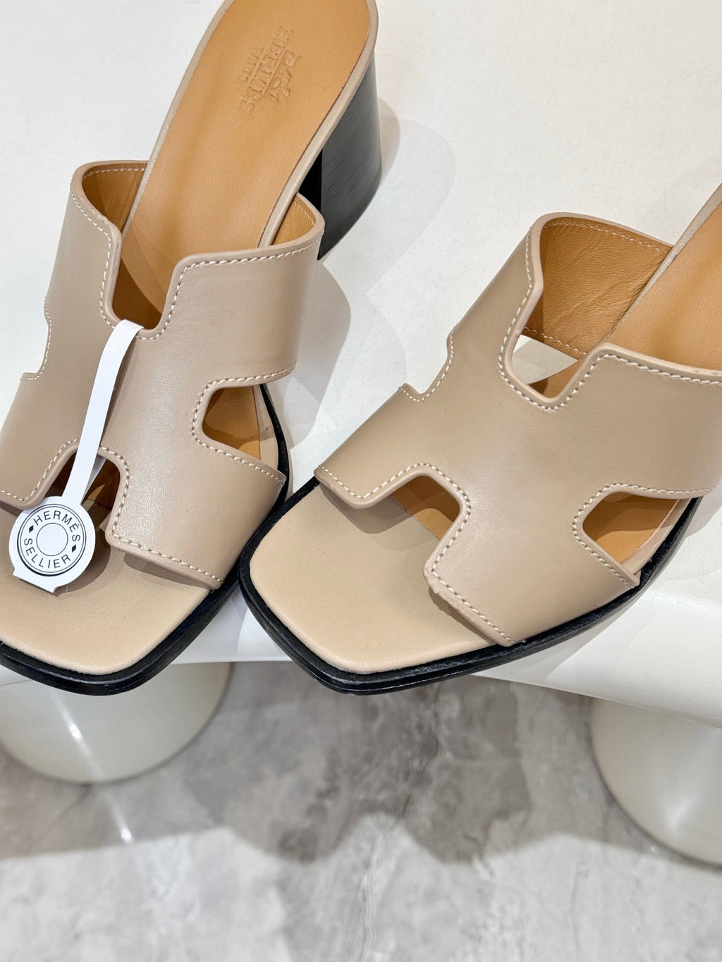 HM 26S HELIA SANDAL 70MM IN BEIGE CALFSKIN
