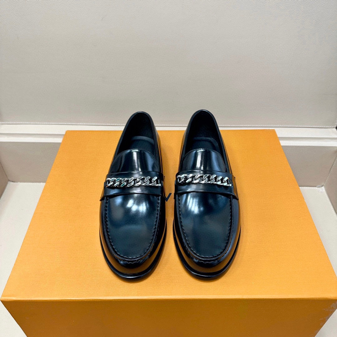 LV MAJOR LOAFER IN BLACK CALFSKIN WITH CHAIN