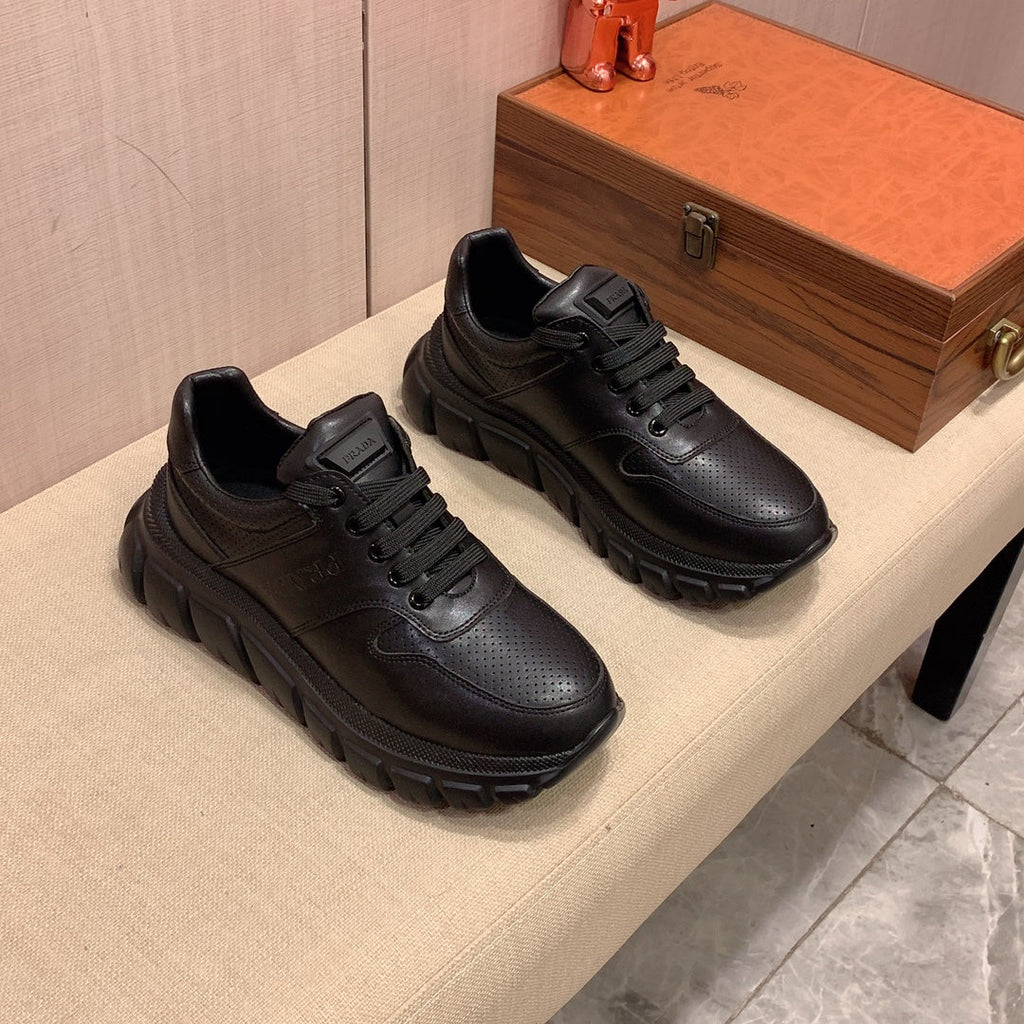 PRA SNEAKER IN BLACK PLAIN LEATHER LOGO