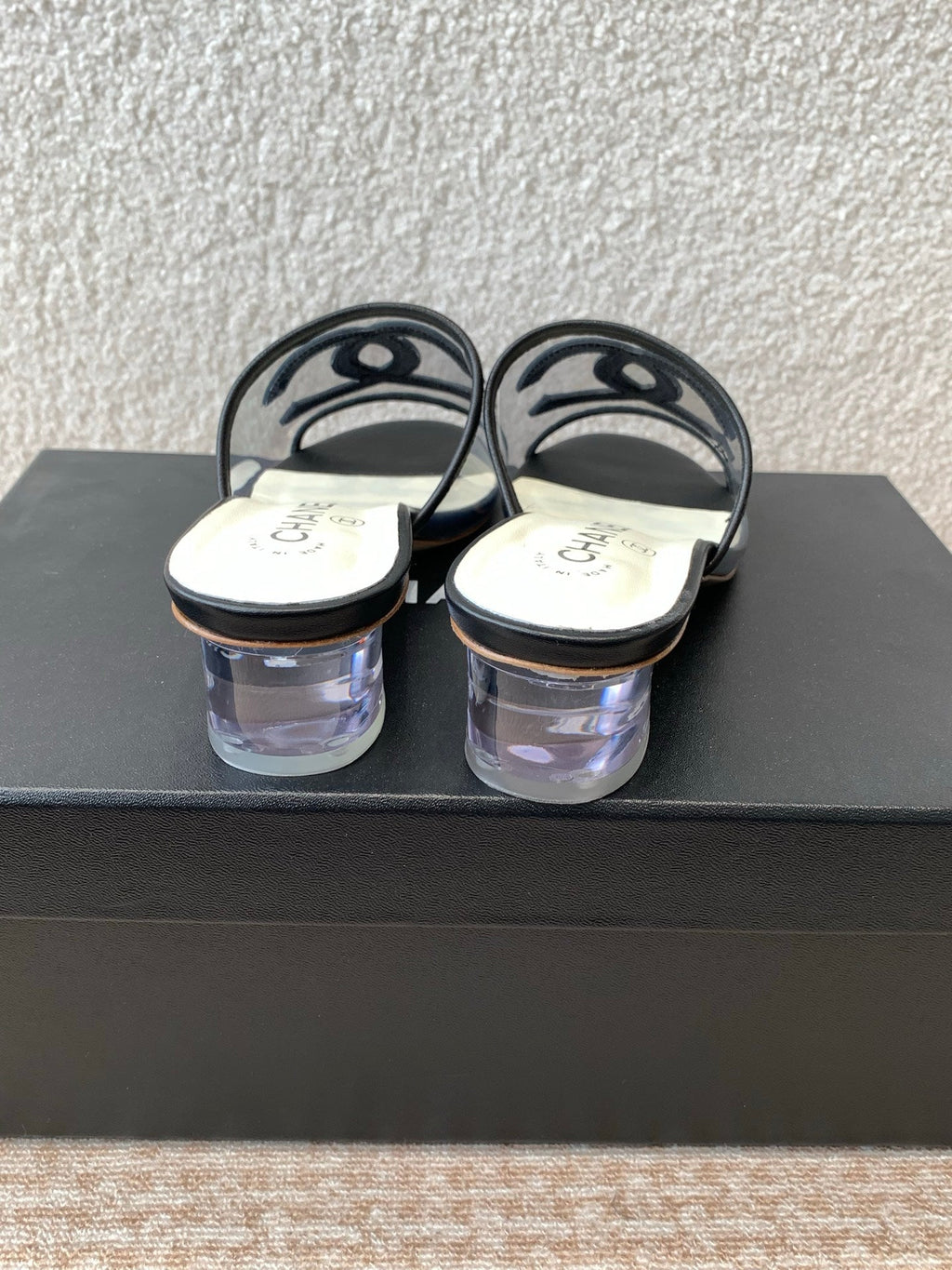 SLIDE SANDALS IN BLACK LAMBSKIN WITH TRANSPARENT PVC