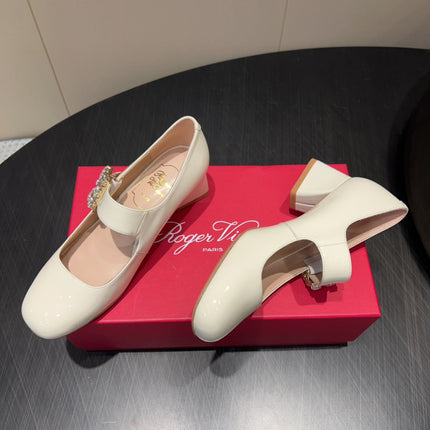 ROGER VIVIER 25S TRÈS VIVIER 50MM IN IVORY CALFSKIN WITH RHINESTONE BUCKLE