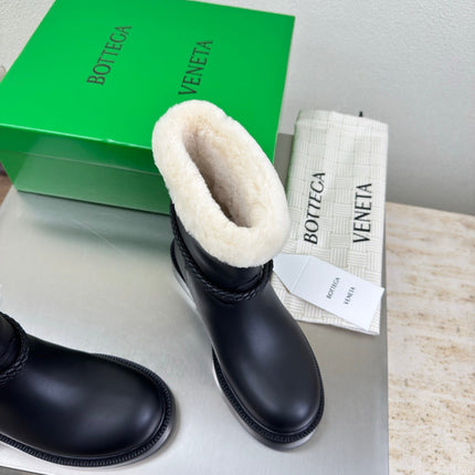 BOTTEGA VENETA 26S FUR-LINED BOOTS IN BLACK CALFSKIN AND WHITE WOOL
