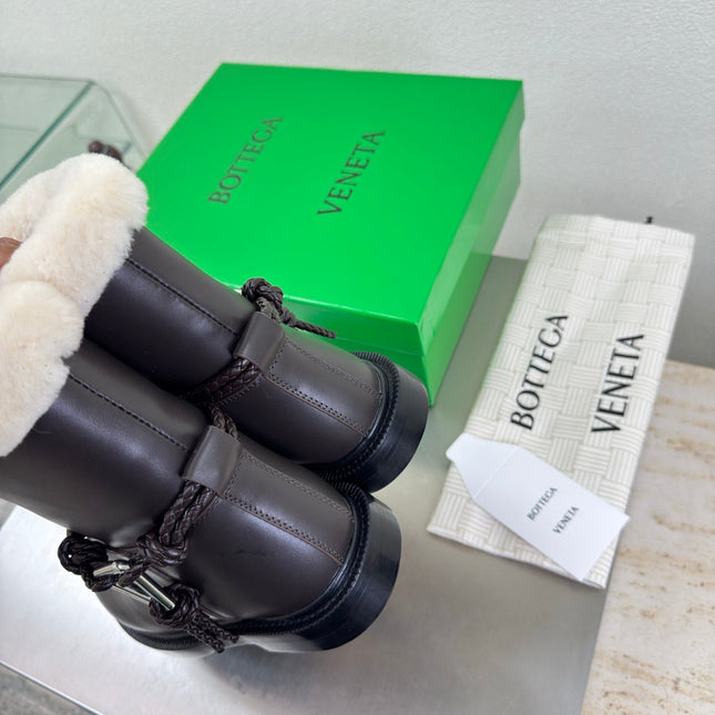 BOTTEGA VENETA 26S FUR-LINED BOOTS IN DARK BROWN CALFSKIN AND WHITE WOOL