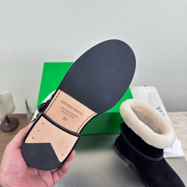 BOTTEGA VENETA 26S FUR-LINED BOOTS IN BLACK SUEDE AND WHITE WOOL