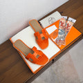 HM 26S ORAN SANDAL IN ORANGE CALFSKIN CROCODILE EMBOSSED