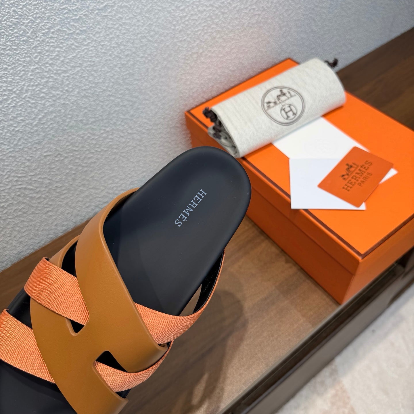 HM 26S KAZIMIR SANDAL IN CARAMEL BROWN CALFSKIN AND ORANGE FABRIC