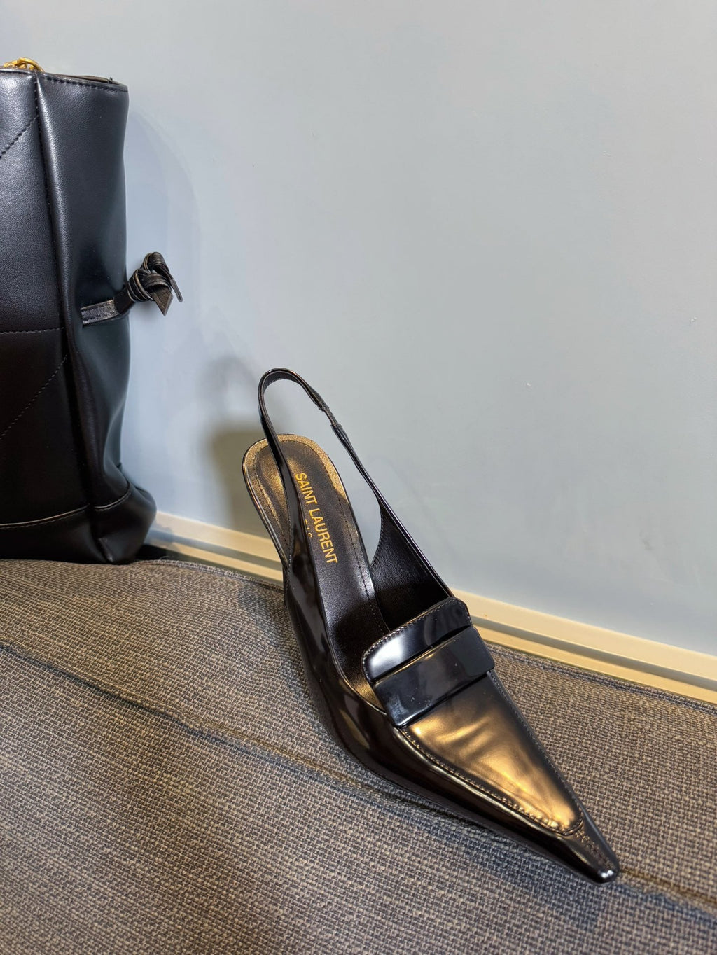 POINTED-TOE SLINGBACK PUMPS IN BLACK SHINY CALFSKIN